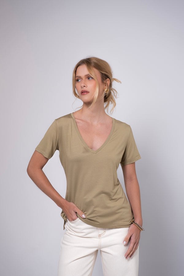 camiseta gola v modal